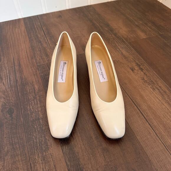 Vintage 80s/90s Academia Cream Leather Heels 8.5 - Picture 5 of 7